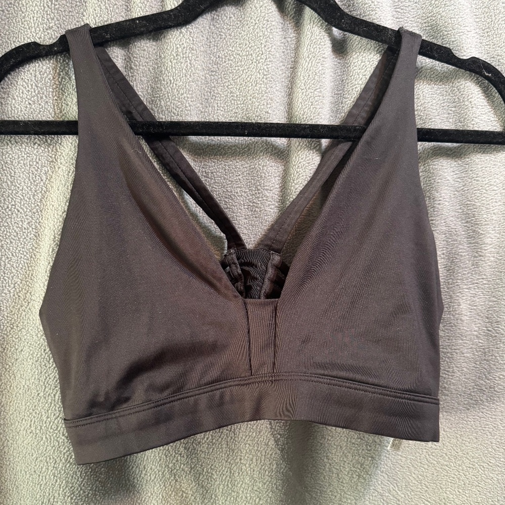 VS lightweight sports bra